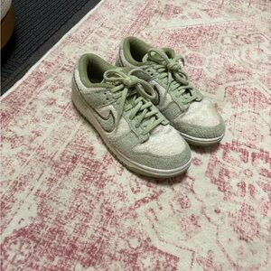 Women’s nike dunk low SE’ fleece honeydew